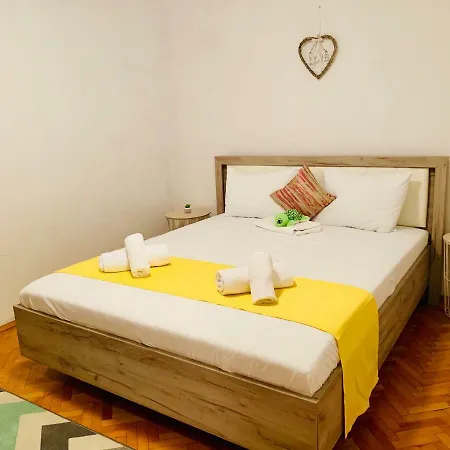 Apartment Ultracentral With All You Need: Wifi, Tv, Ac, Washer, Coffe